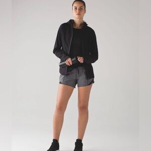 Lululemon Hotty Hot 4” Short Reflective
Frozen Fizz Reflective Silver Size 8